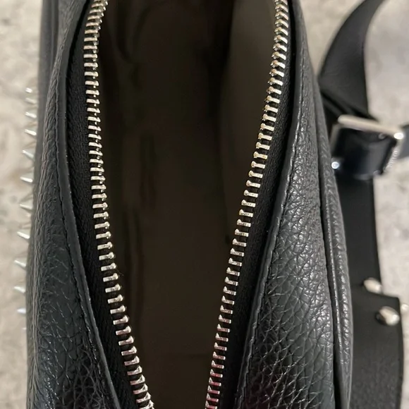 COPY - Beautiful Valentino bag! Excellent condition! You can’t miss out on this… - Picture 2 of 9